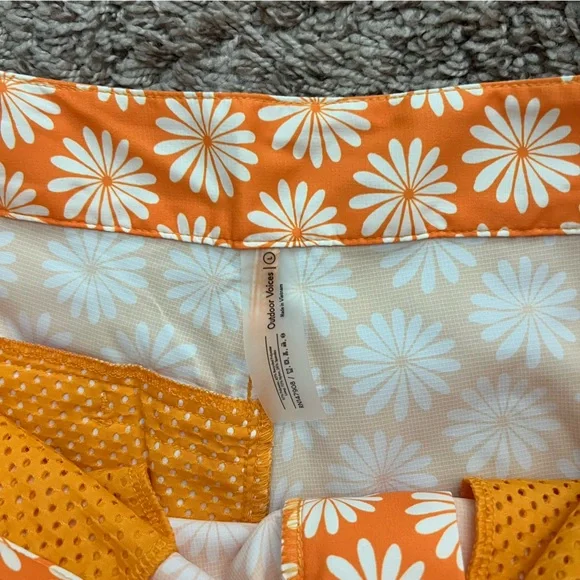 Outdoor Voices Men's Solarcool 6" Beach Boardshort in Apricot Floral - Picture 7 of 9